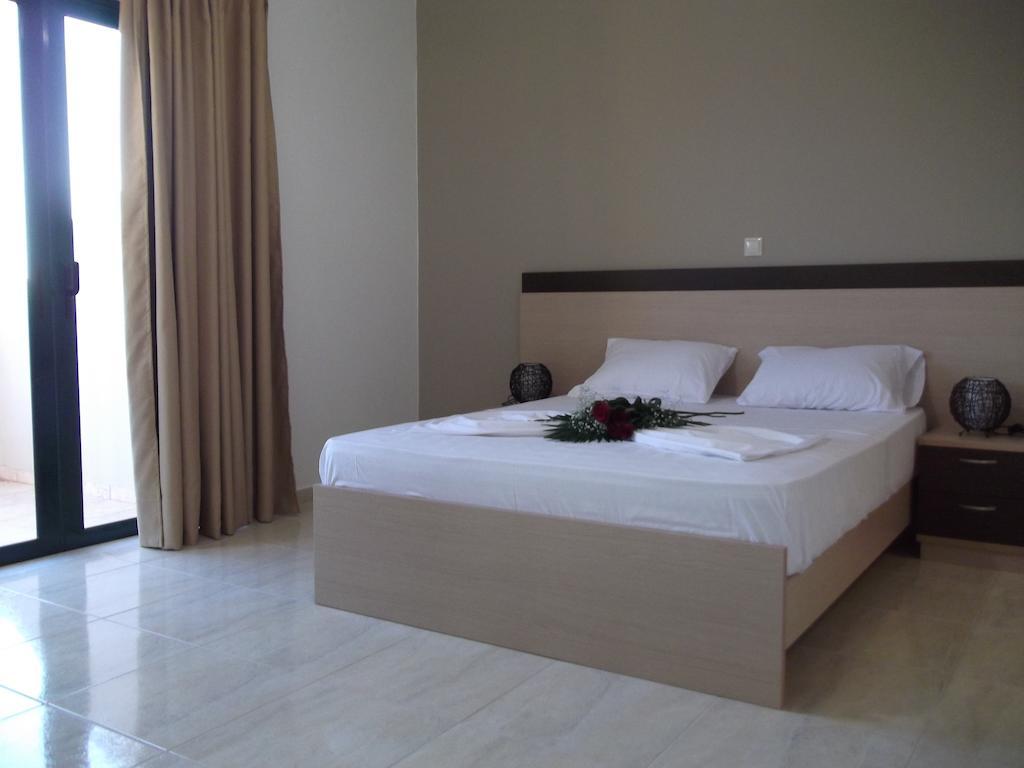 Kritamos Beach Apartments Frangocastelo Exterior photo